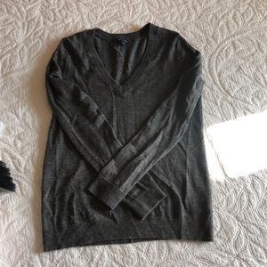 100% Ultrasoft Wool GAP V-neck sweater. Classic